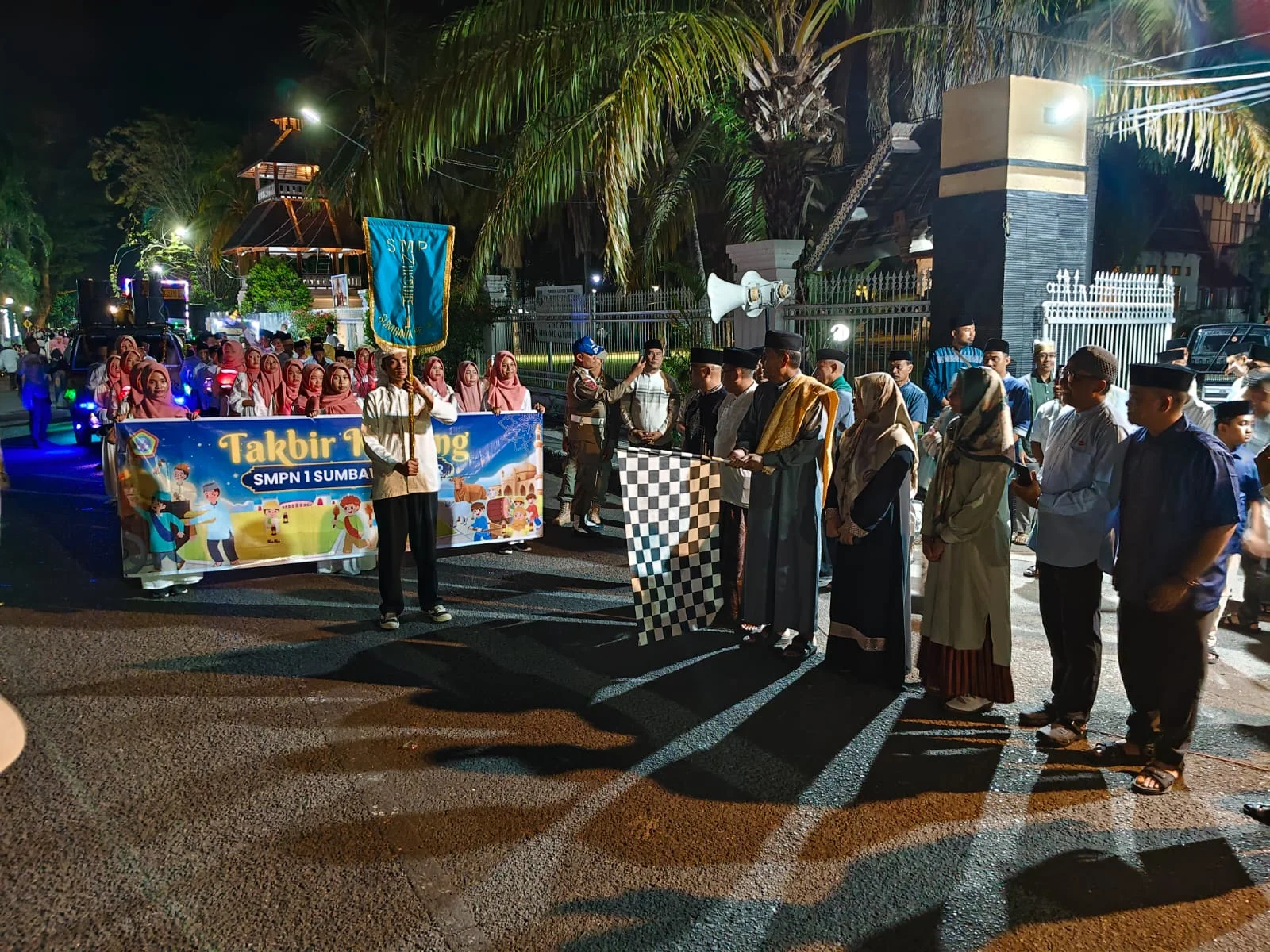 Sekitar 1.500 Peserta Meriahkan Pawai Takbiran Idul Adha 1447 H di Kota Sumbawa 